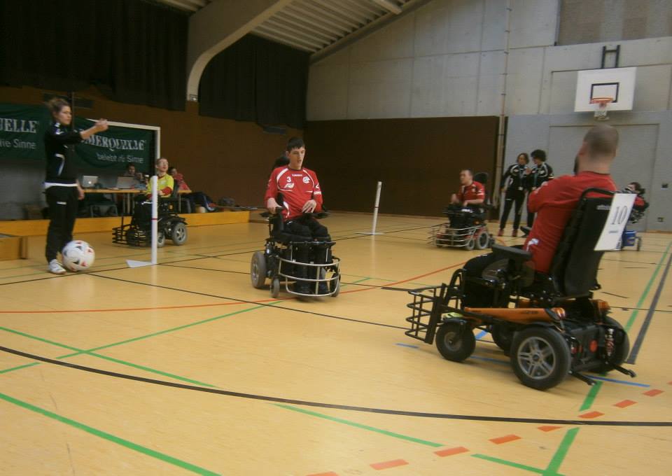 Im ersten Beitrag stellen wir Ihnen die Initiative Elektra vor, die sich für ein Warngeräusch bei Elektro-Fahrzeugen einsetzt, anschließend geht es nach Strebersdorf zum E-Rolli-Fußball-Turnier.
