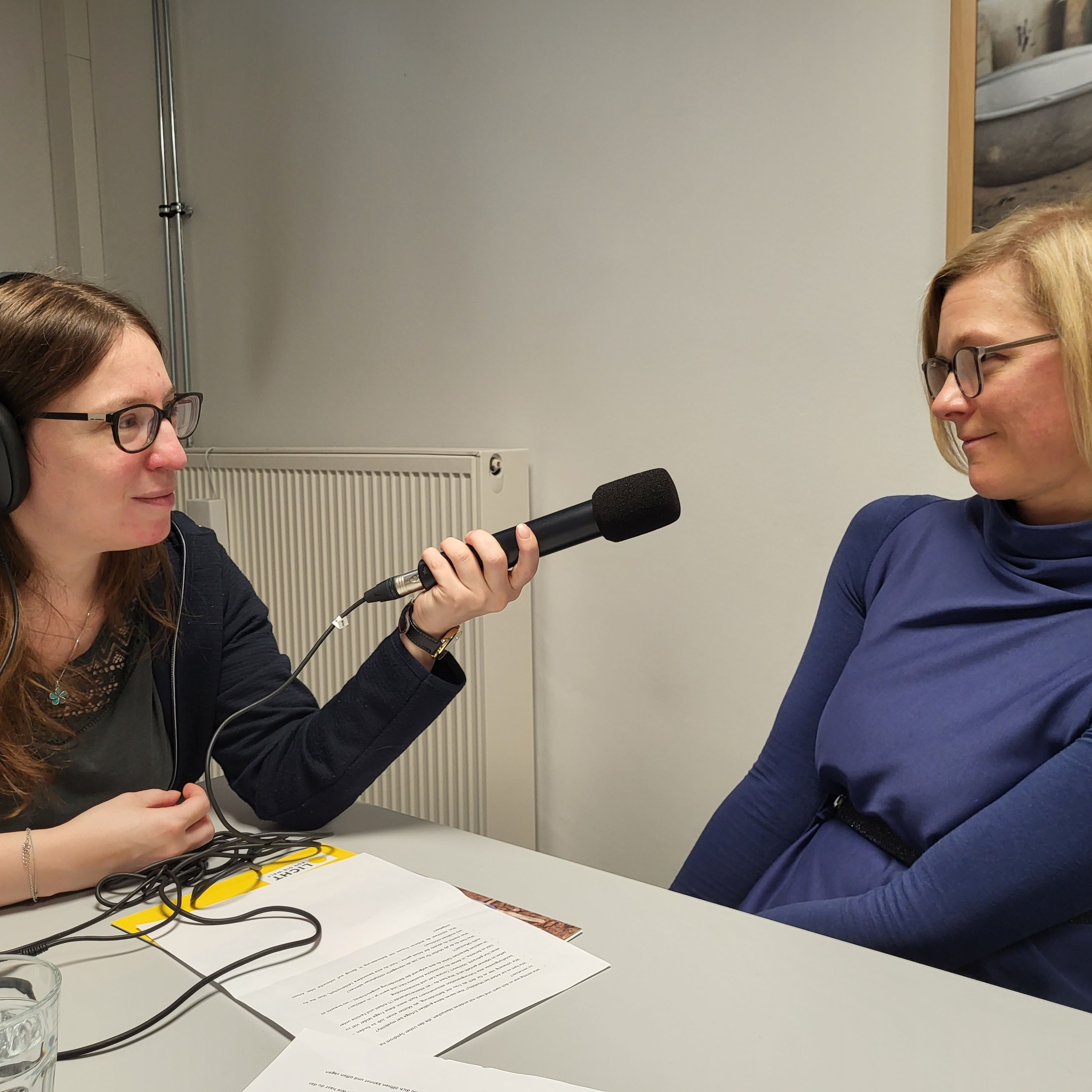 Bei uns ist heute Julia Moser, Geschäftsführerin von Licht für die Welt Österreich zu Gast. Eines ihrer zentralen Anliegen ist die Durchsetzung der Rechte von Menschen mit Behinderung. Mit Sandra Knopp spricht sie über ihren Lebensweg, Rollenbilder und Selbstwahrnehmung.
