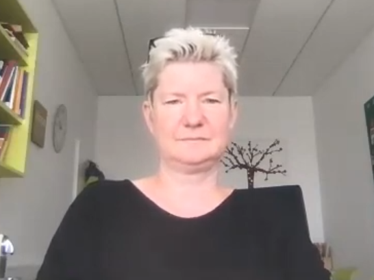 Andrea Rieger, Leiterin der inklusiven "Schule am Himmel" im 19. Wiener Bezirk, spricht mit Udo Seelhofer über Inklusion & Pädagogik in der Pandemie.