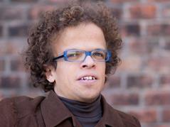 Andreas Pöschek ein Fotograf im Rollstuhl zu Gast bei Freak-Radio