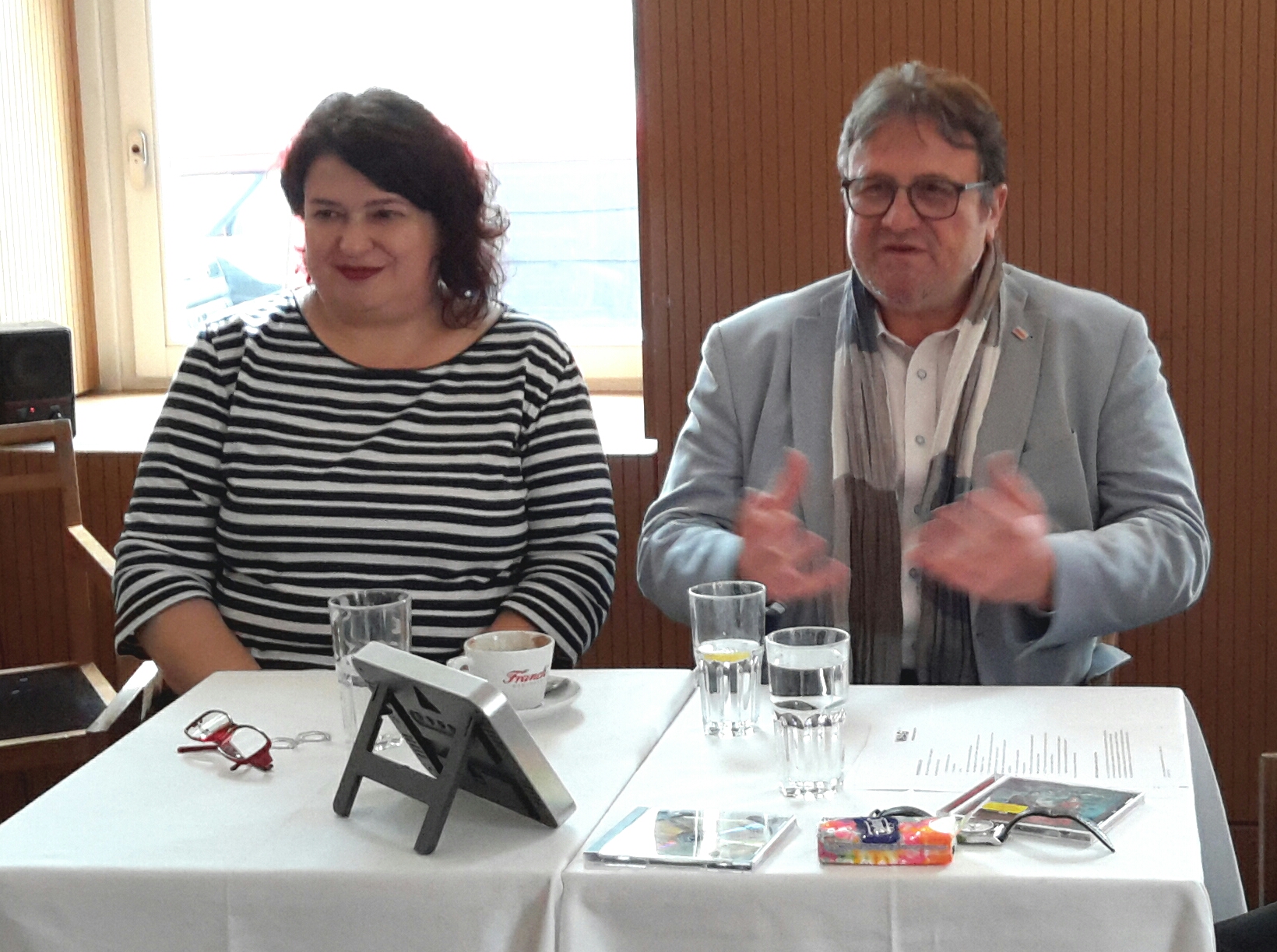 Wien Work ist ein integrativer Betrieb mit derzeit etwa 600 Mitarbeitern. Vor welchen Herausforderungen steht so ein Unternehmen und wo liegen die Jobs der Zukunft? Denn trotz sinkender Arbeitslosenzahlen sind behinderte Menschen immer noch häufiger von Arbeitslosigkeit betroffen.