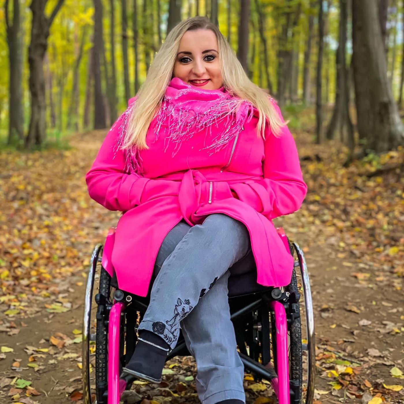 Wir freuen uns Rebekka von „Rebekkas_Inklusions_Blog“ zu begrüßen. Auf ihrem Instagram-Blog erzählt die 29-jährige Burgenländerin von ihrem Leben mit Glasknochen.