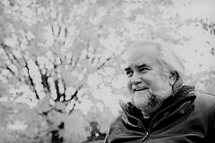 Am vergangenen Sonntag, dem 26. März, erreichte uns die traurige Nachricht, dass der Schriftsteller und Behindertenaktivist Erwin Riess im Alter von 65 Jahren verstorben ist.