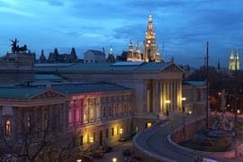 Parlament in Wien, Nachtfotografie von Ringstrasse aus